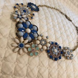 Beautiful statement necklace! In perfect condition